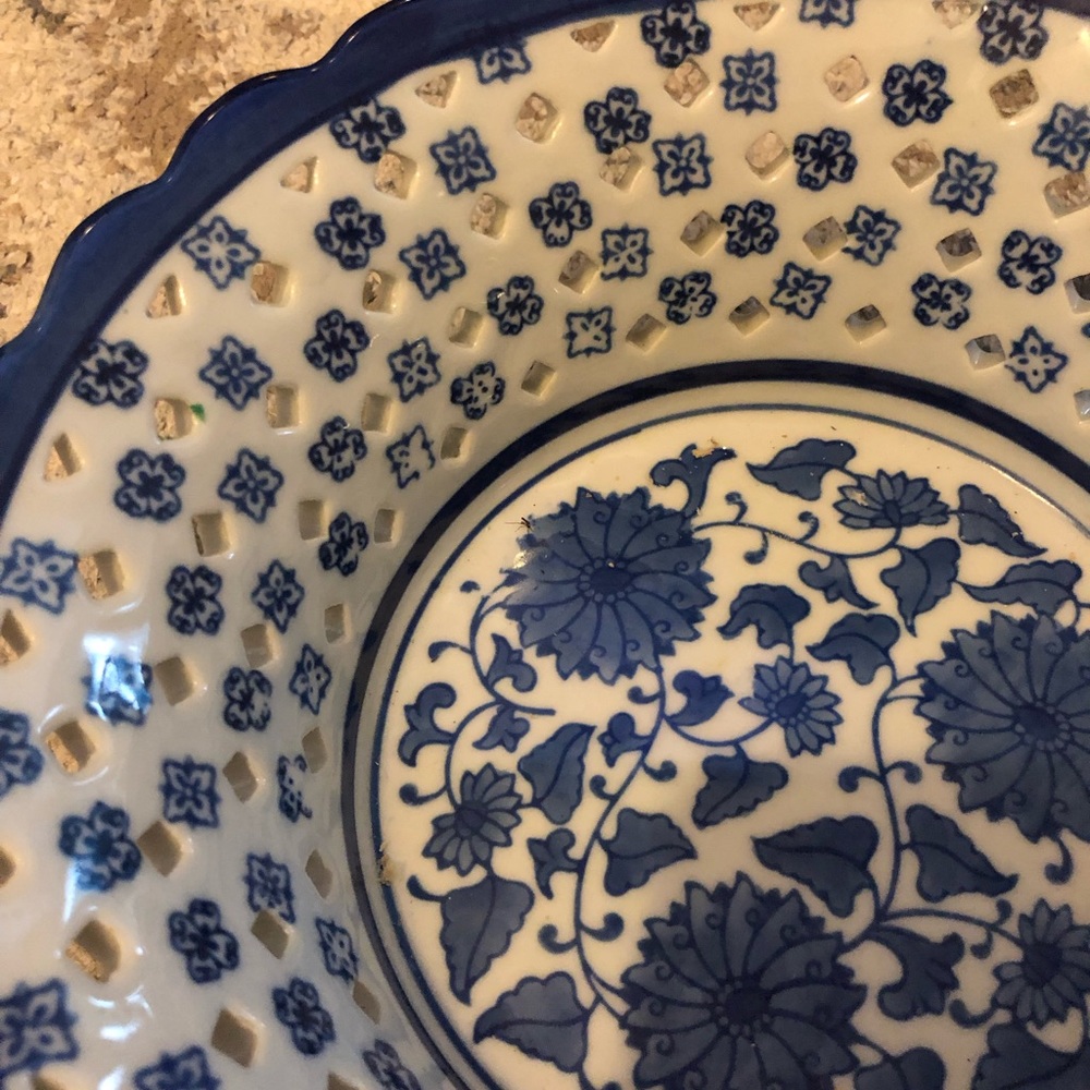 Vintage Chinoiserie Blue and White Floral Ceramic Bowl - Picture 3 of 7